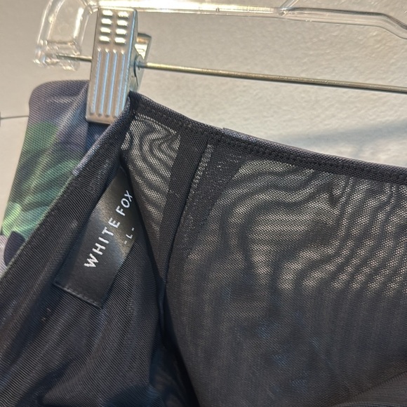 White Fox large mini skirt sheer mesh - Picture 7 of 7